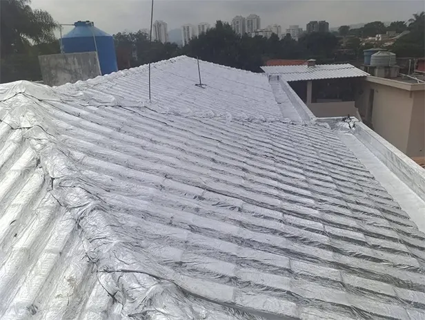 Colocação de Manta em Telhado de Lavanderia