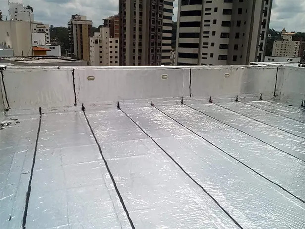 Aplicação de Manta em Laje